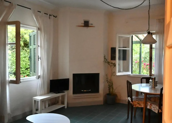 Garden House In Corfu